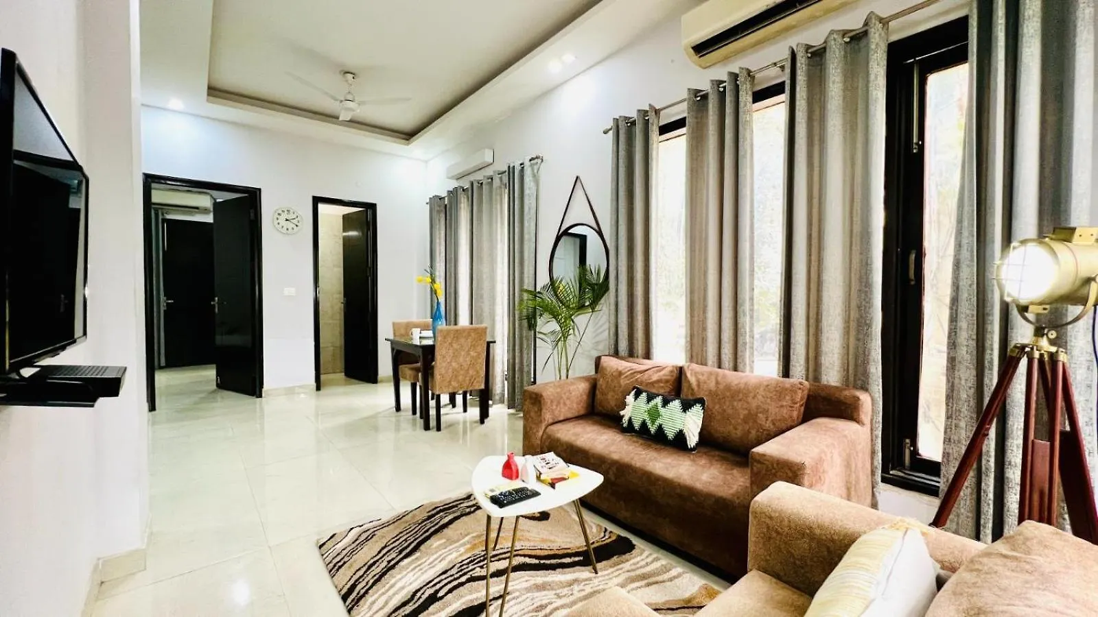 Bluo Awesome 1Bhk Dlf Galleria Market ,Gym Tt 公寓
