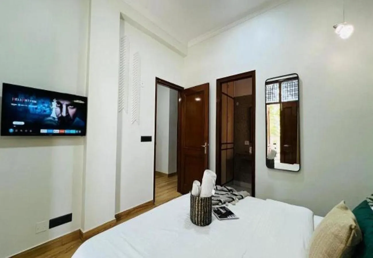 Bluo Awesome 1Bhk Dlf Galleria Market ,Gym Tt 0*, 古尔冈