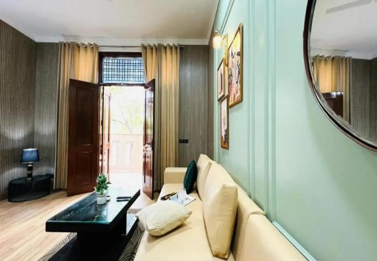 Bluo Awesome 1Bhk Dlf Galleria Market ,Gym Tt