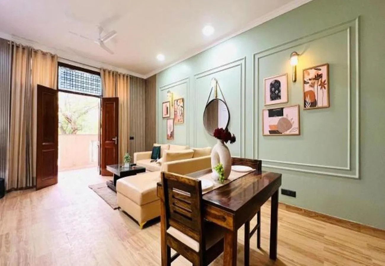 Bluo Awesome 1Bhk Dlf Galleria Market ,Gym Tt